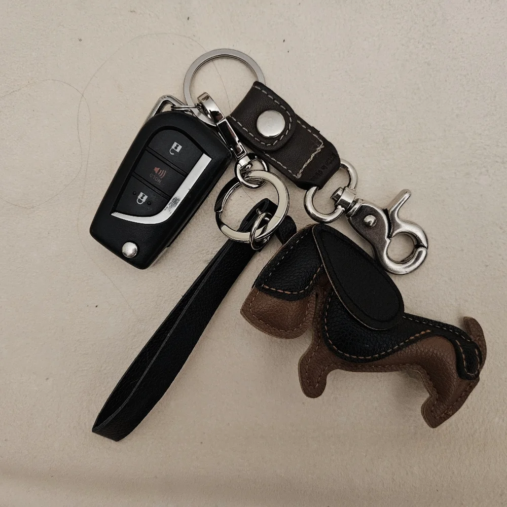 NWOT Steve Madden Genuin Leather Dachshund Purse Charm Keychain Black Tan - Picture 14 of 14